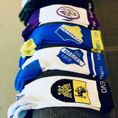 Vereinssocken mit Logo – Fußballsocken in der Anti-Rutsch-Variante