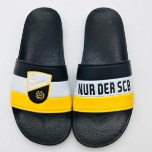 Personalisierte Badeschlappen mit Vereinslogo